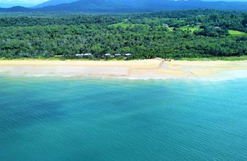 Mission Beach Hotel | The Bungalows - Absolute Beachfront