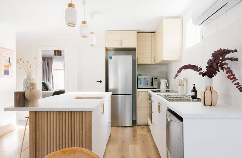 Kingston Park Apartment | The Byron - Luxury Seaside Stay I Wifi I Nespresso