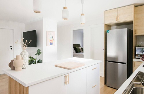 Kingston Park Apartment | The Byron - Luxury Seaside Stay I Wifi I Nespresso