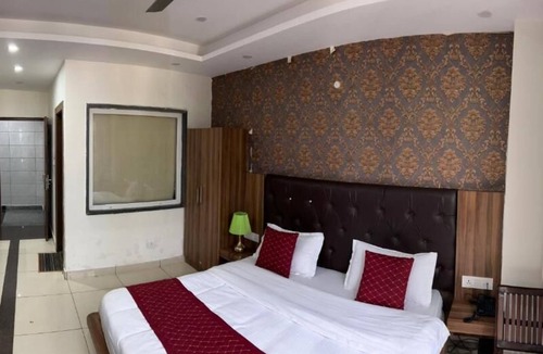 Dharamshala Hotel | The Cedar Vatika Hotel & Restaurant