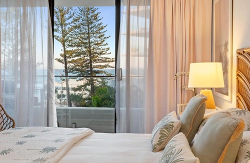 Burleigh Heads Apartment | The Coconut Crib- Waterfront Burleigh Beach