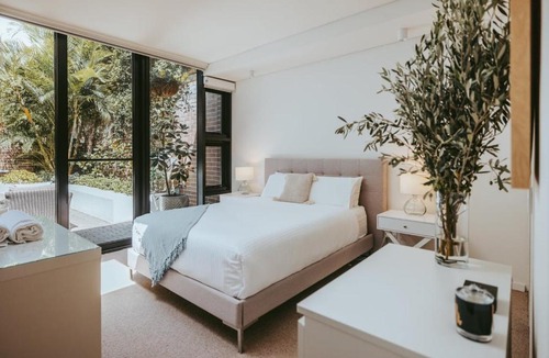 Mosman Apartment | 'The Courtyard Retreat=' Designer Abode, Mosman