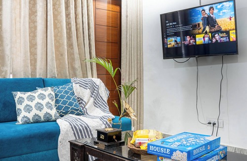 Taj Ganj Apartment | The Cozy Comfort Near Taj 3BR By Homeyhuts