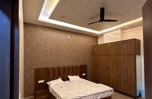Aligarh Hotel | The Divine Cloud Inn