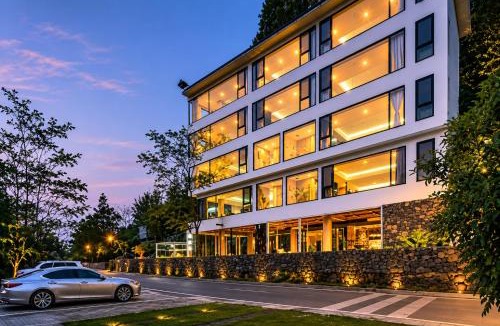Yangshuo Bed & Breakfast | The Dragons Rest Sanctuary-Yulong River Branch - Infinity Pool & Cafe - English Speaking Service - Free MTB Rental & Tailor-Made Tour Service