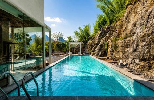 Yangshuo Bed & Breakfast | The Dragons Rest Sanctuary-Yulong River Branch - Infinity Pool & Cafe - English Speaking Service - Free MTB Rental & Tailor-Made Tour Service