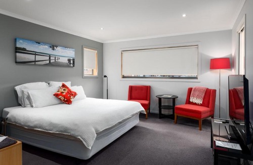 Sanctuary Point Bed & Breakfast | The Edgewater on Greville