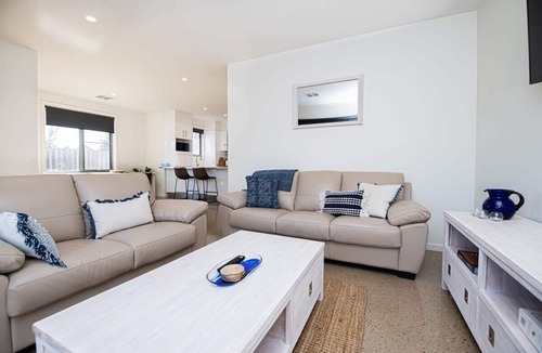 Glenroi Villa | The Endsleigh II - Cosy 2 Bedroom Villa, near CBD
