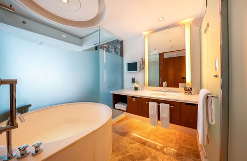 Downtown Shanghai Hotel | The Eton Hotel