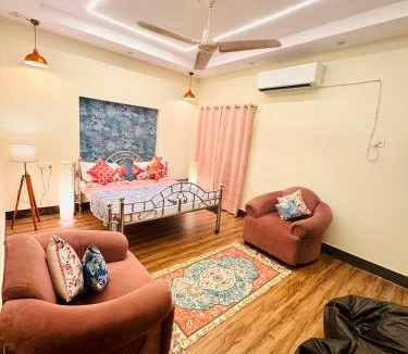 Kapoorthla Villa | The Family Courtyard, 4 BR Boutique Villa and Guest House