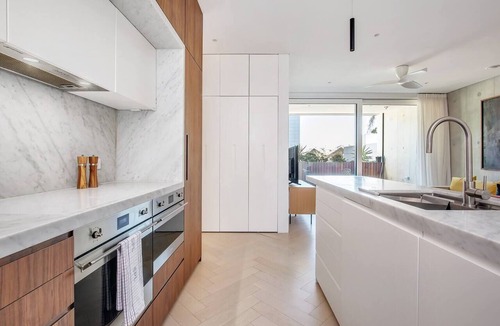 Alexandria Apartment | The Fern Light Filled Urban Retreat near Dining