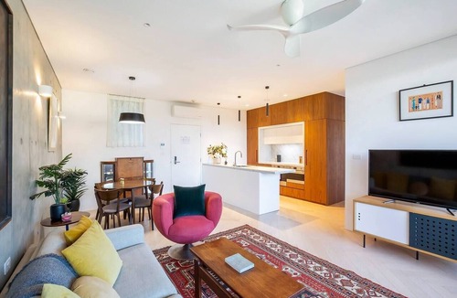 Alexandria Apartment | The Fern Light Filled Urban Retreat near Dining