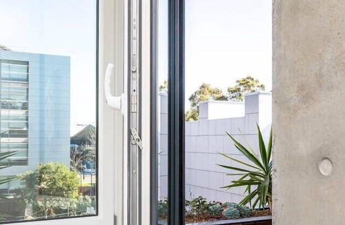 Alexandria Apartment | The Fern Light Filled Urban Retreat near Dining