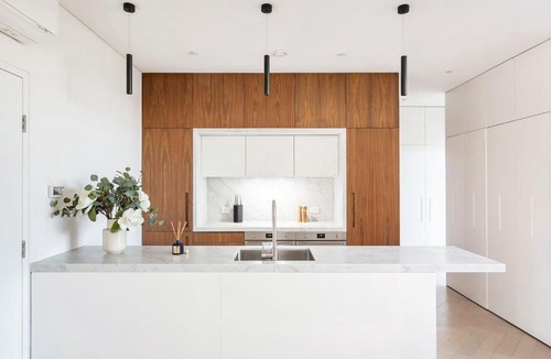 Alexandria Apartment | 'The Fern' Light-Filled Urban Retreat near Dining