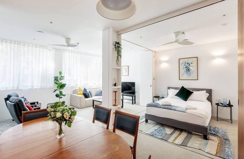 Alexandria Apartment | The Fern New York Warehouse Style Retreat