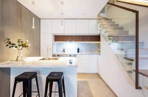 Alexandria Apartment | The Fern Split Level Retreat with Lush Courtyard