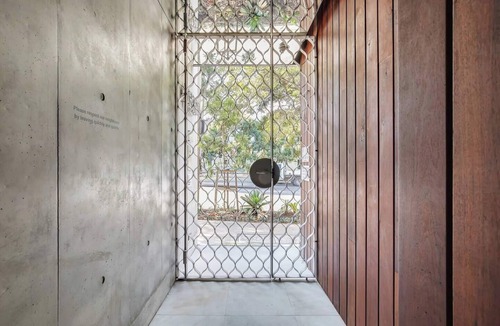 Alexandria Apartment | The Fern Split Level Retreat with Lush Courtyard