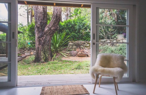 Avalon Beach Apartment | The Fish Shack - Private Path to Beach