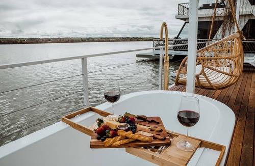 White Sands Boat Rental | The Floathouse - Floating tiny home on the Murray