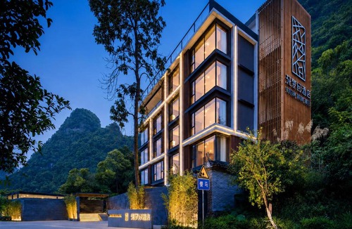 Yangshuo Hotel | The Floral Dreamscape Retreat -Yulong Romance Park Branch-Tickets Reservation & Day Tour Arrangement & Breakfast