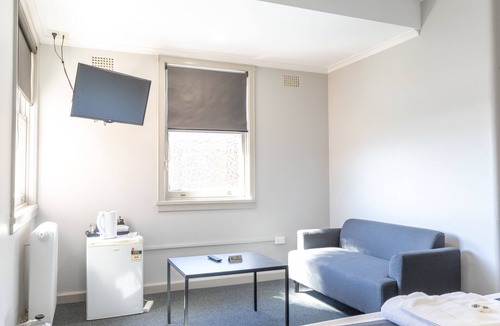 Bathurst Hotel | The George Hotel