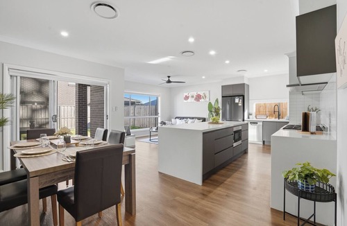 Gledswood Hills House | The Gledswood Residence | Luxury 4BR Sleeps 10