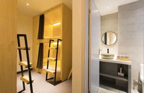 Zhonglou Shangquan Hostel | The Inner Home