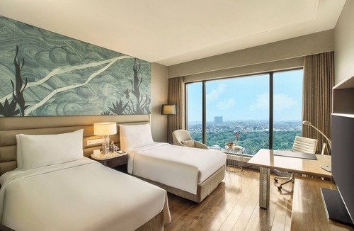 Delhi Hotel | The Leela Ambience Convention Hotel Delhi