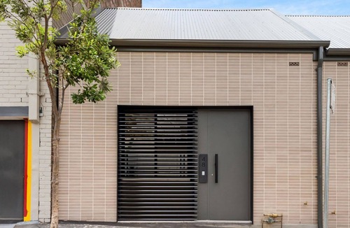 Pyrmont Apartment | The Loft in historic Pyrmont