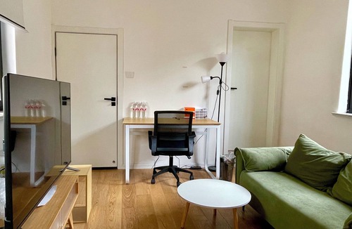 Huaihai Road Commercial Area Apartment | The most Cozy 1-bedroom apartment in downtown Shanghai