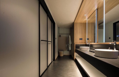 Nonghui Hotel | The Mountain Route