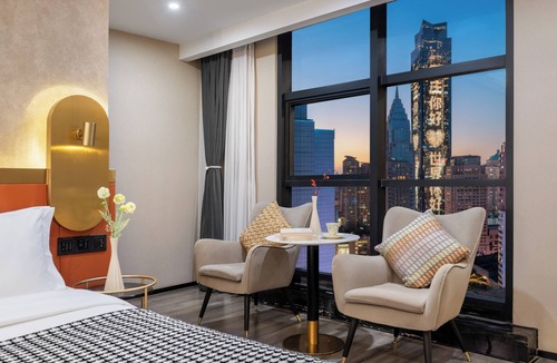 Yuzhong Hotel | The Move River View Hotel