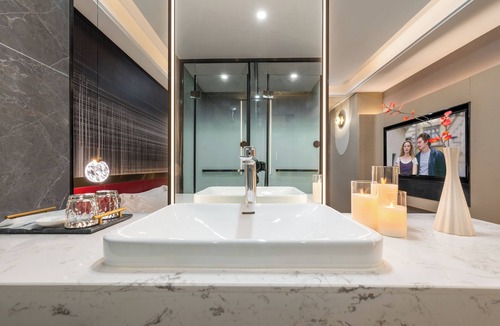 Yuzhong Hotel | The Move River View Hotel