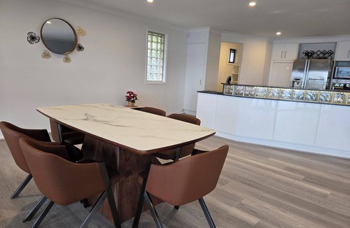 Mannering Park House | The Nautilus at Lake Macquarie | Indoor Heated Pool | Kayaks | Jetty