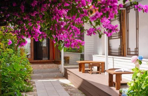 Dayan Old Town Hotel | The Naxi Hereditary Courtyard - Chinese Nature's Design Retreat - Tickets Reservation & Luggages Pick-up Sevices