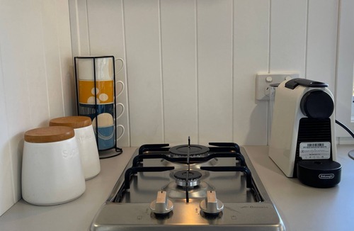 Mount Irvine Cottage | The Nest - Tiny Home, Mt Irvine