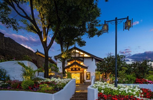 Dayan Old Town Hotel | The Panorama Designer Villa & Cafe - Chinese Naxi Style Courtyard - Complimentary Airport Pick-up for 3 Nights & Tailor-Made Tours
