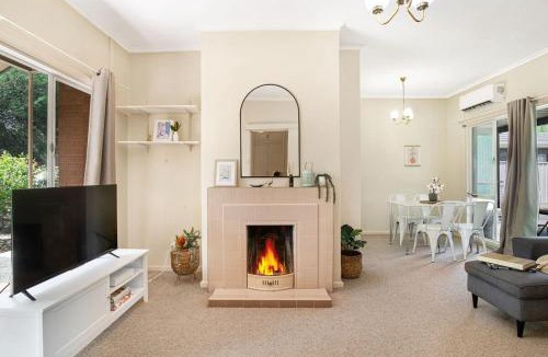 Elizabeth Vale House | The Peach Tree 2 Bed Home
