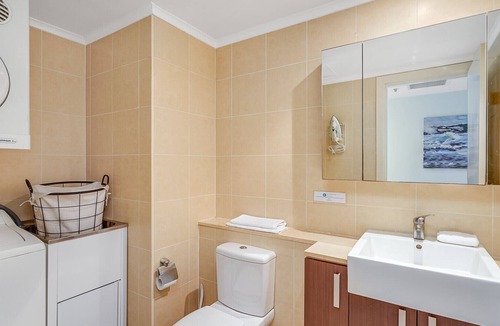 Newcastle West Apartment | 'The Pinnacle' - Newcastle - Spacious, modern and centrally located