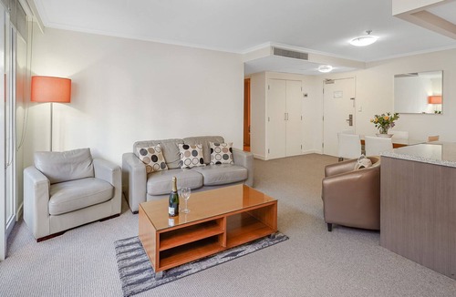 Newcastle West Apartment | 'The Pinnacle' - Newcastle - Spacious, modern and centrally located