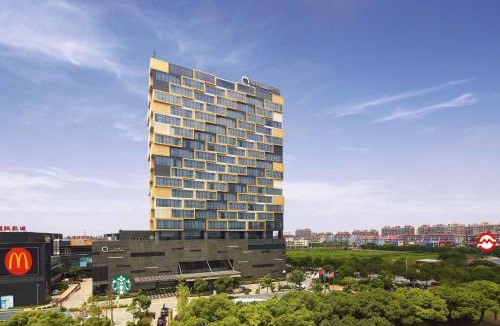 Pudong Hotel | The Qube International Hotel Shanghai Disneyland Park & International Tourism and Resort Branch - Free round-trip shuttle between the hotel and Shanghai Disneyland & between the hotel and PVG International Airport