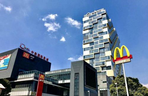 Pudong Hotel | The Qube International Hotel Shanghai Disneyland Park & International Tourism and Resort Branch - Free round-trip shuttle between the hotel and Shanghai Disneyland & between the hotel and PVG International Airport