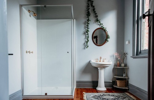 Avenel Hotel | The Rabbit Hole Inn at Harvest Home
