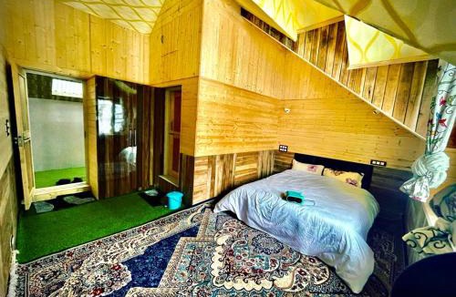 Srinagar House | The Riverside Lodge Gulmarg