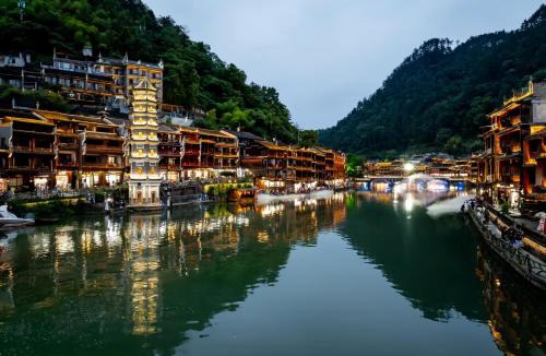 Fenghuang Hotel | The Riverside Phoenix