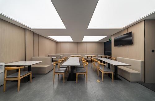 Downtown Hangzhou Hotel | The Screen Hotel Hangzhou East St ation-Zhanongkou Metro