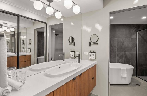 Pyrmont Hotel | The Sebel Darling Harbour The Pinnacle