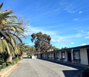 Balranald Hotel | The Shamrock Hotel Balranald