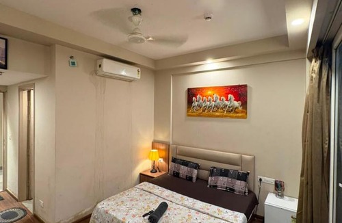 Greater Noida Bed & Breakfast | The Sky Cabin