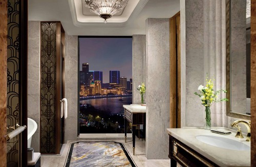 Downtown Shanghai Hotel | The St. Regis on the Bund, Shanghai